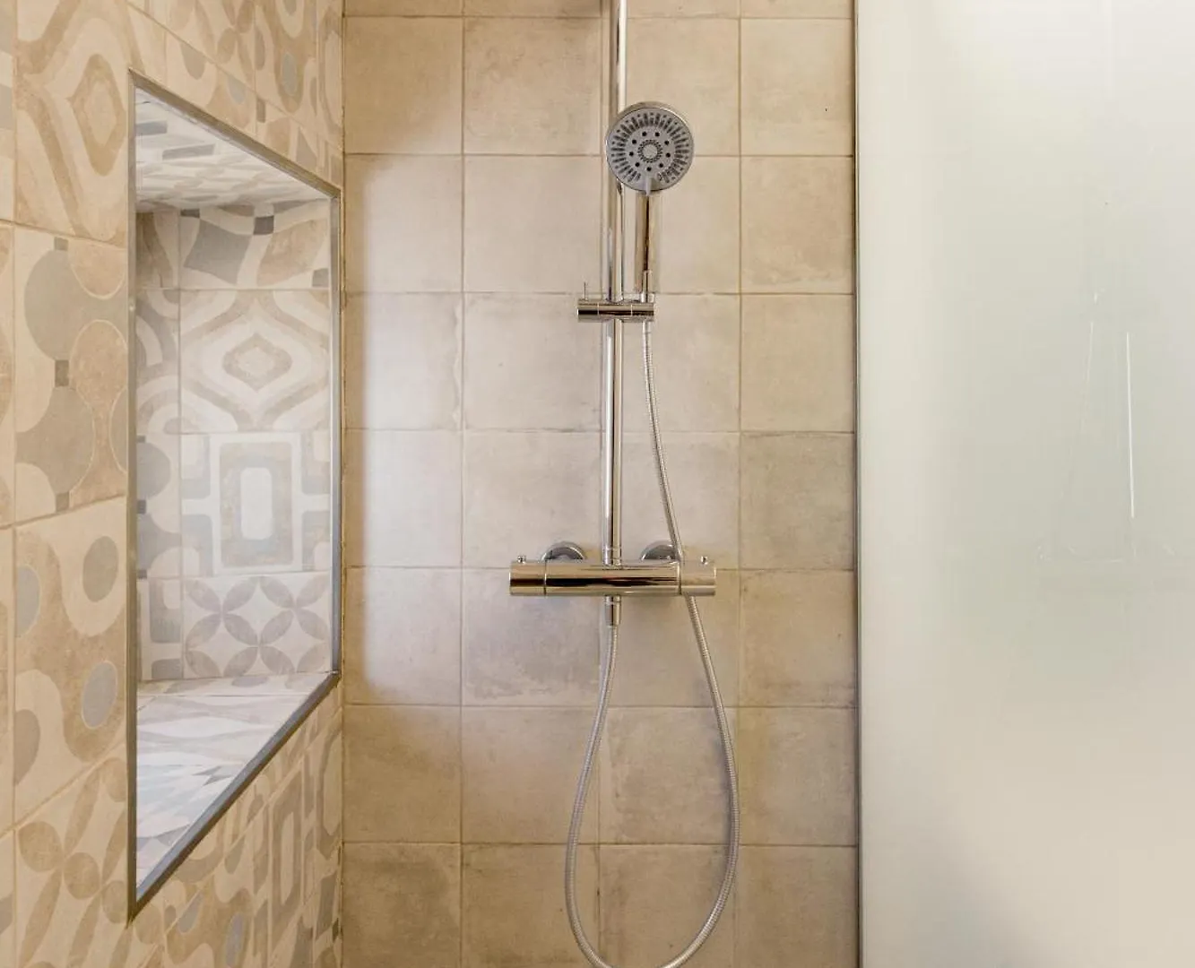Joivy Modern Flat With River View Near Bica Elevator Lisboa