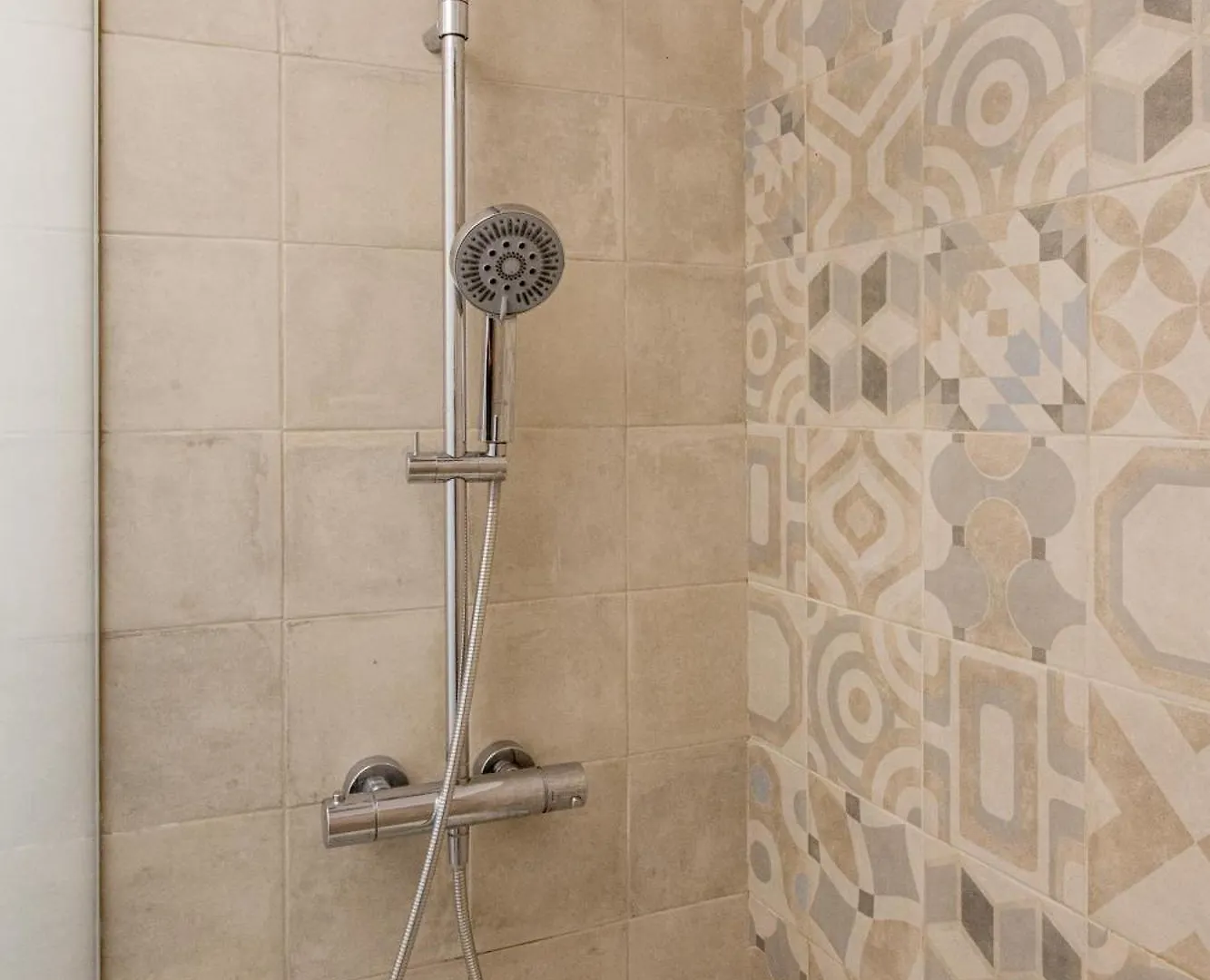 Joivy Modern Flat With River View Near Bica Elevator Lisboa 0*,  Portugal
